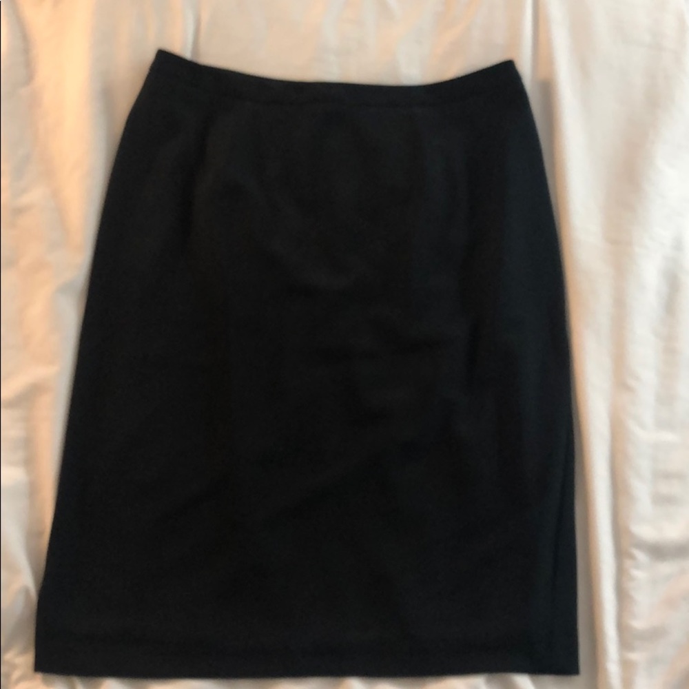 Eva Mendes black pencil skirt
